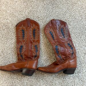 Brown Heeled Boots with Intricate Stitching and Pointed Toe